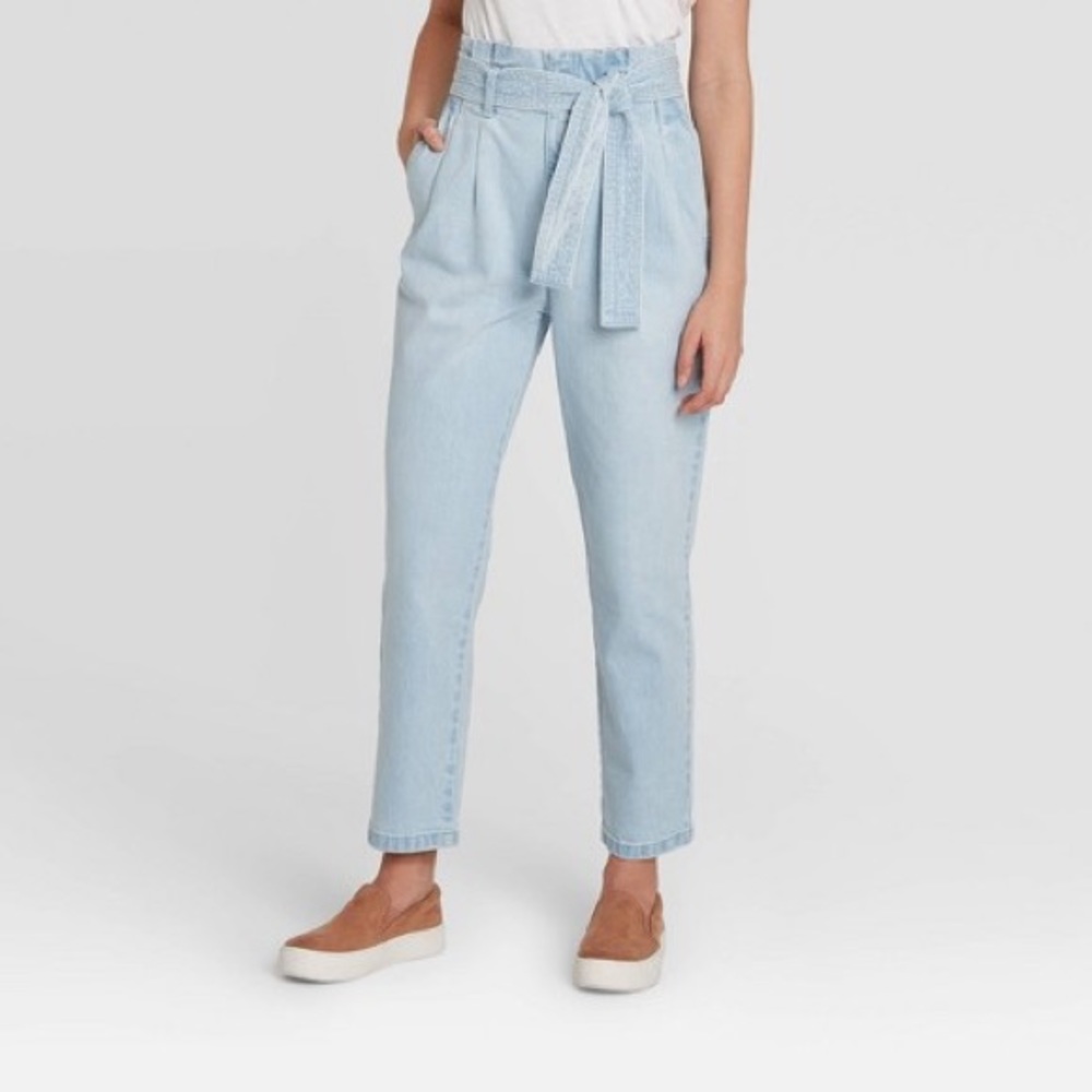 Women’s tie waisted paper bag pants, size 6